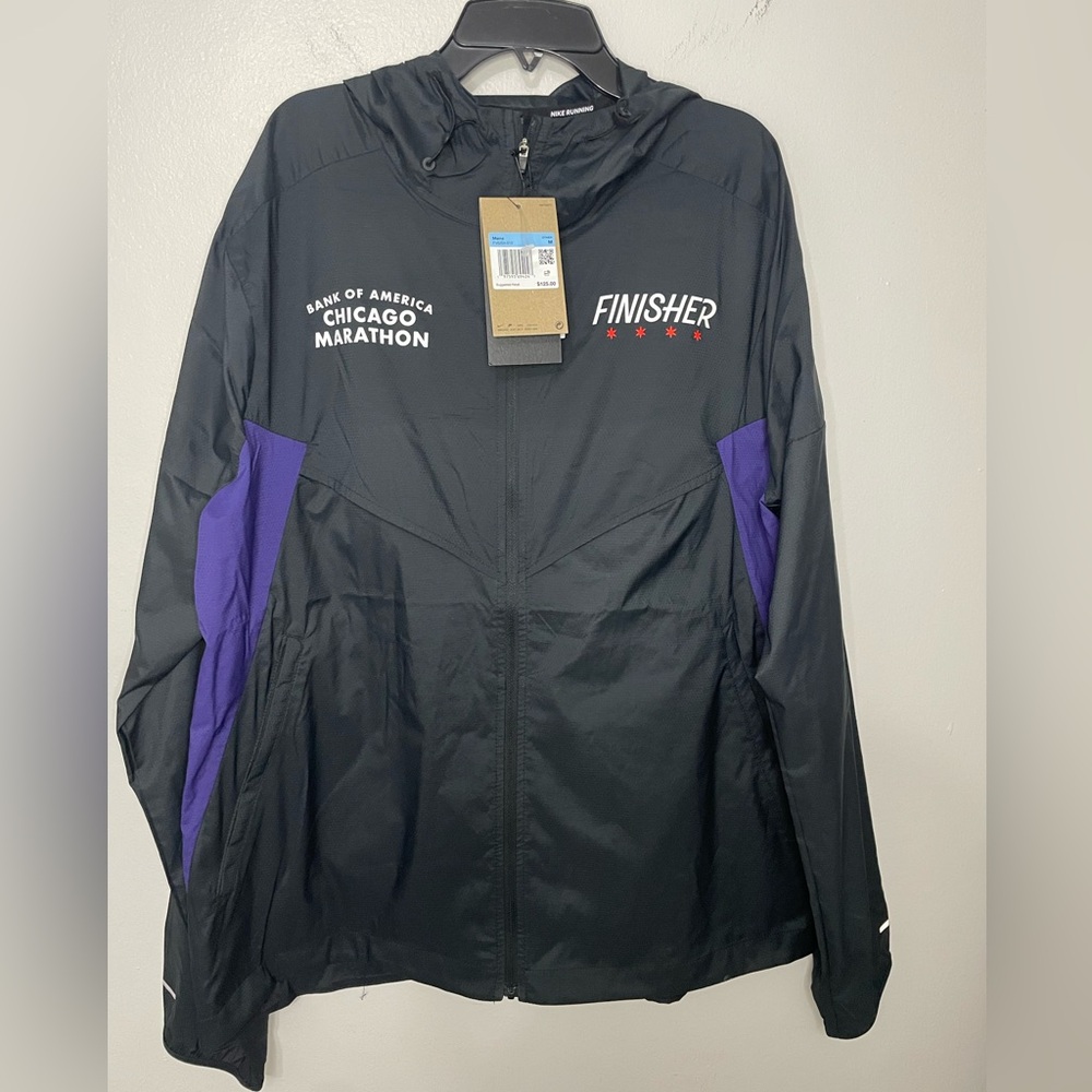 Nike Men’s Chicago Marathon 2024 Windrunner Finisher  jacket black. Size M